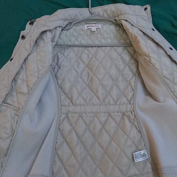 tan jacket with zipper, buttons and pockets, hourglass effect, warm and stretchy - Picture 2 of 3